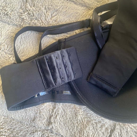 La Vie en Rose Removable Straps Black Bra - Picture 3 of 7